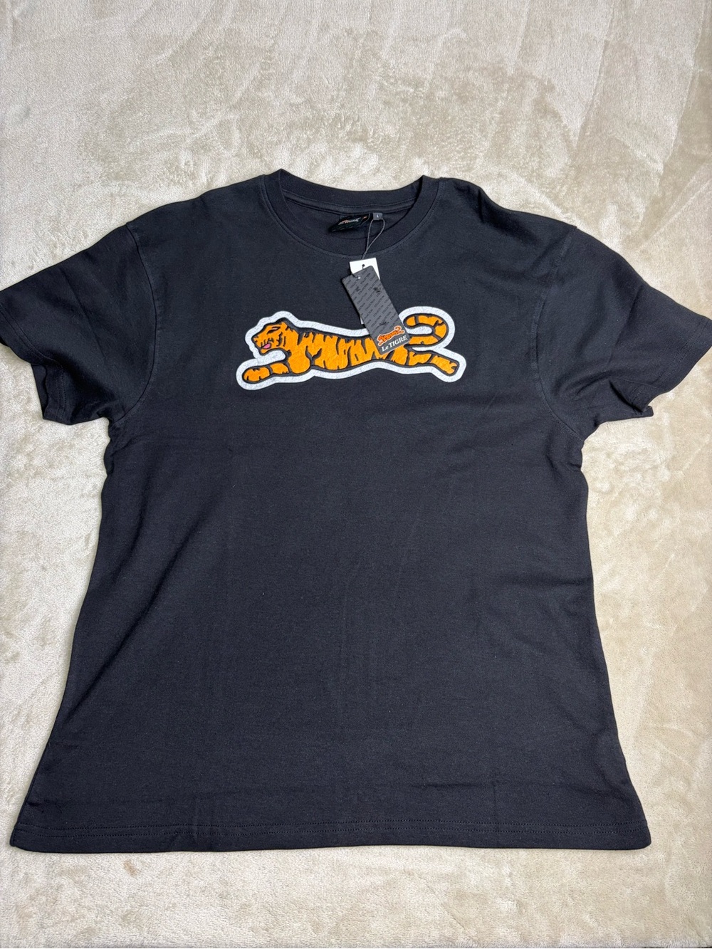 Le Tigre Black T-shirt with tiger graphic • Large